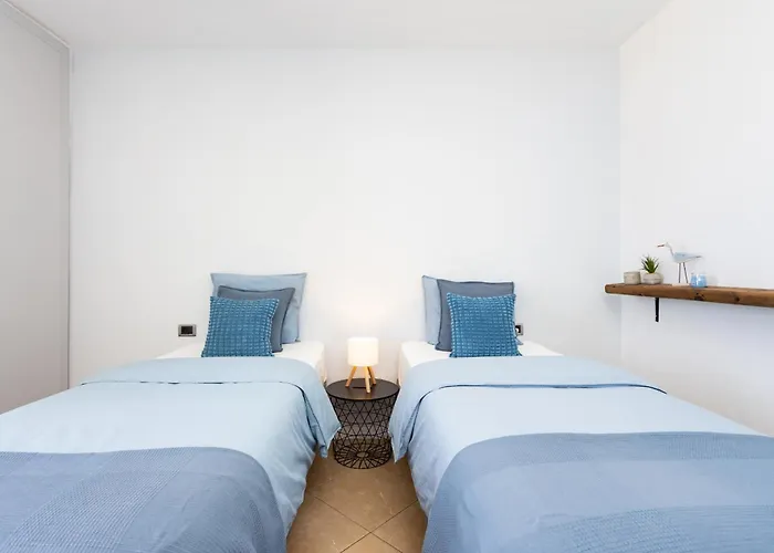 Casa Uamisun With Seaview & Pool Vakantiehuis